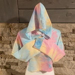 NWOT Adorable Tie-Dye Crop Hoodie Size Medium